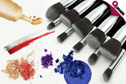 For QR79 Get a Professional 10 piece Synthetic Kabuki Makeup Brush Set - Choice of 2 Colours (QR149 Value )